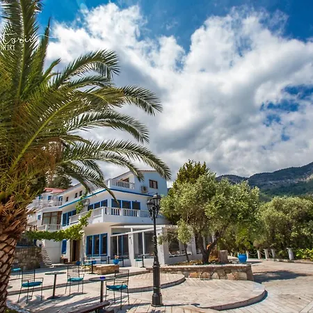Kinira Beach Hotel Otel