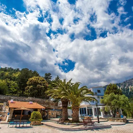 Ξενοδοχείο Kinira Beach Hotel 2*