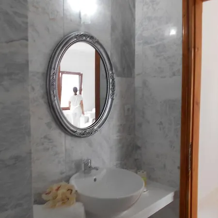 Kinira Beach Hotel Ξενοδοχείο 2*