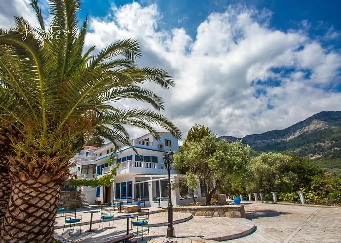 Kinira Beach Hotel Otel