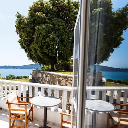 Kinira Beach Hotel 호텔
