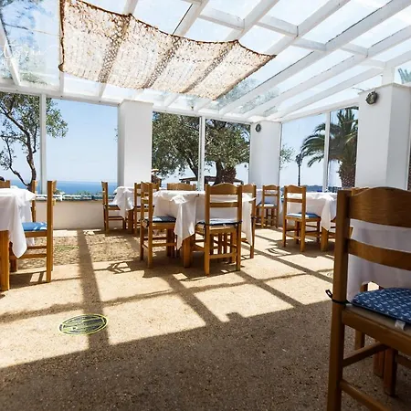 Kinira Beach Hotel 호텔