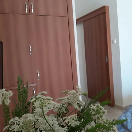 Kinira Beach Hotel 코이니라