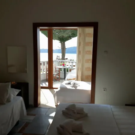 Kinira Beach Hotel 호텔 2*