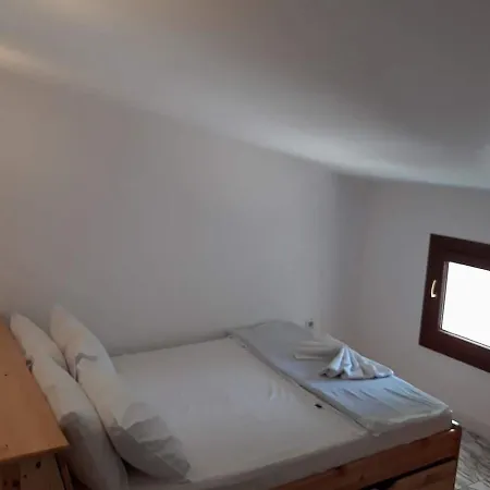 Kinira Beach Hotel 호텔
