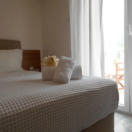 Kinira Beach Hotel 2* 코이니라
