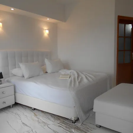 Kinira Beach Hotel 2*