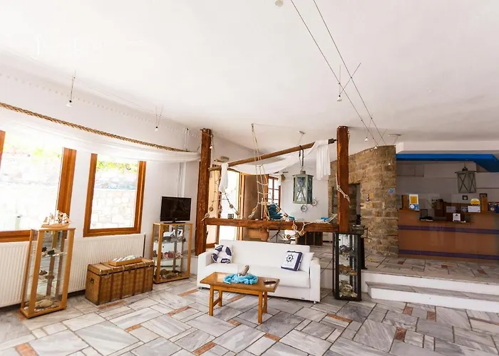 Kinira Beach Hotel 2*