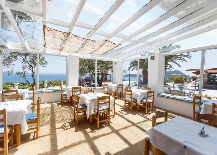 Ξενοδοχείο Kinira Beach Hotel 2*