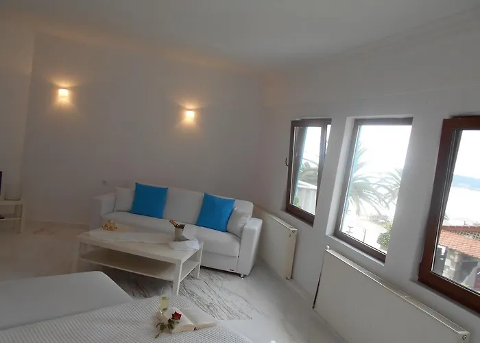 Kinira Beach Hotel Ξενοδοχείο 2*