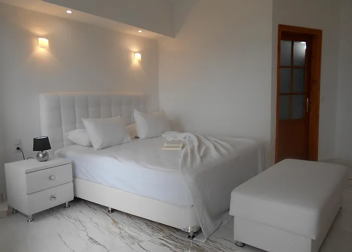 Kinira Beach Hotel 2*