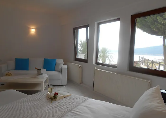 Kinira Beach Hotel Ξενοδοχείο 2*
