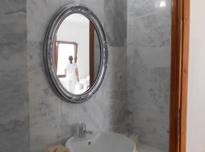 Kinira Beach Hotel Ξενοδοχείο 2*